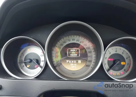 2012 Mercedes-Benz C 250 Luxury/Sport z USA, uszkodzony, nr VIN WDDGF4HB2CR223687